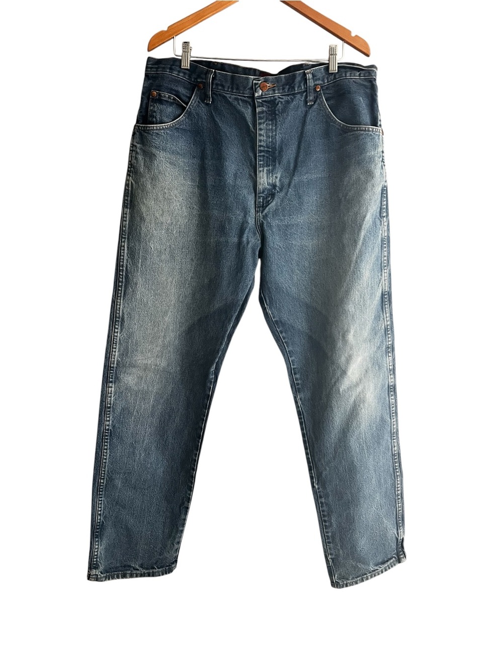 Wrangler Men's Washed Blue Relaxed Fit Jeans